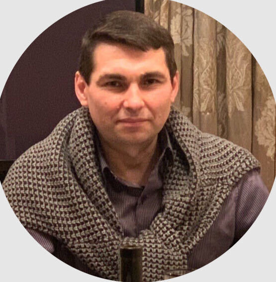  52731403  Ruslan, 44 ,    