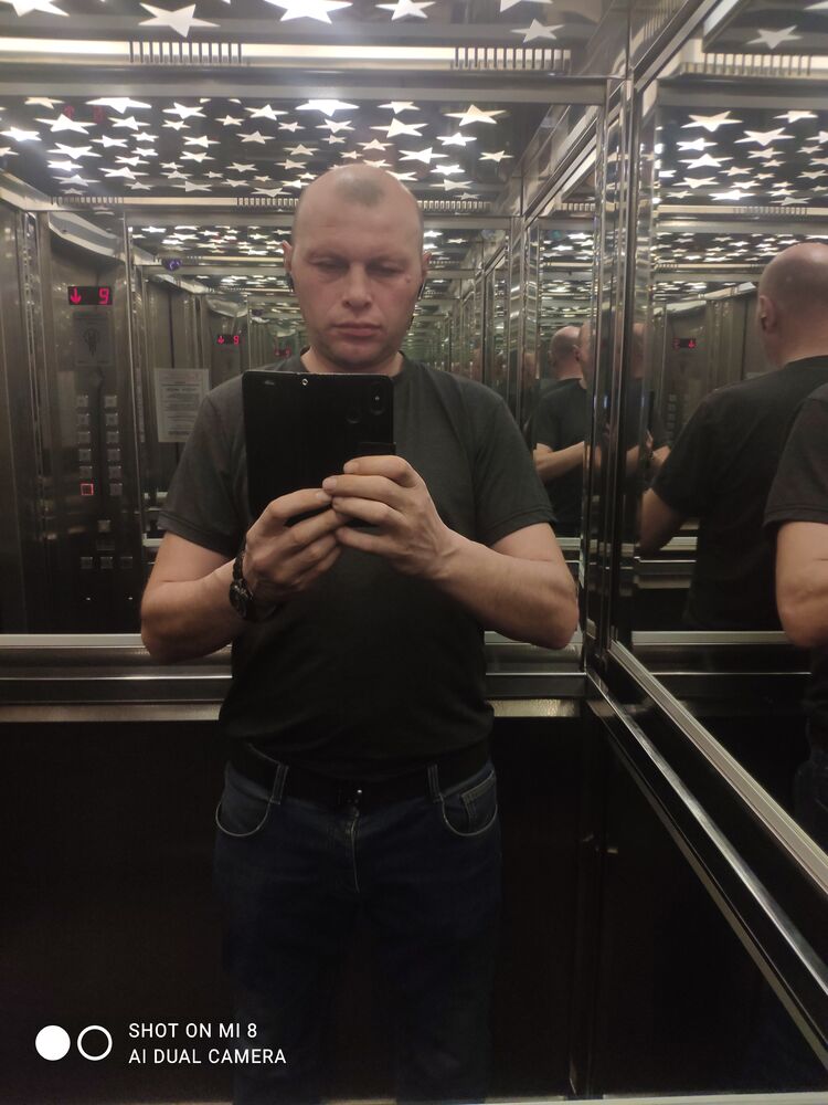  50005363  Slava, 42 ,    