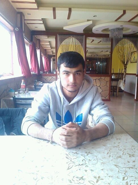  ,   Dones, 32 ,  
