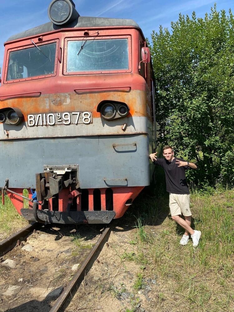  40100283  , 22 ,    