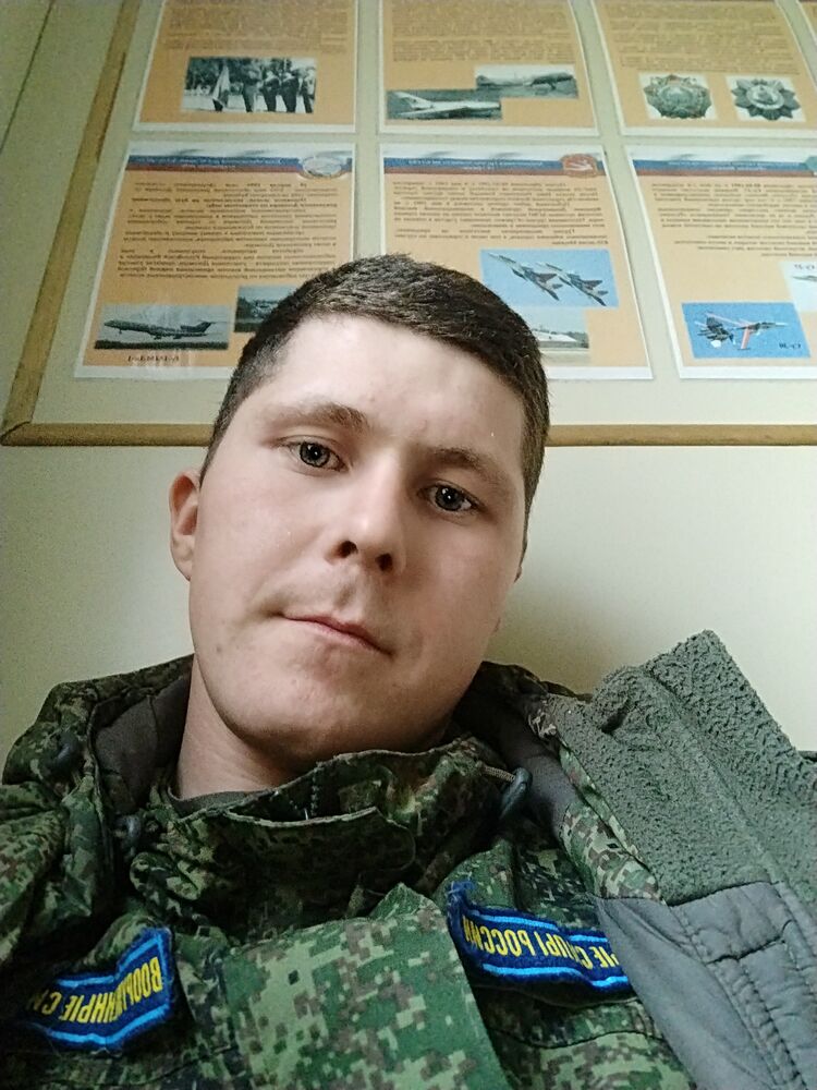  33774093  Cherny, 27 ,    