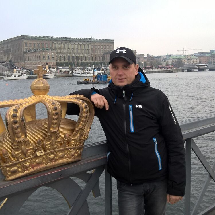  ,   Alex, 42 ,   