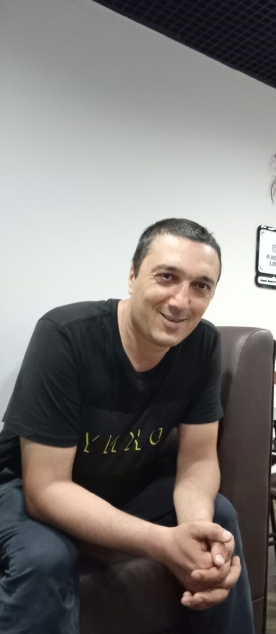  30578333  Gafur, 39 ,    