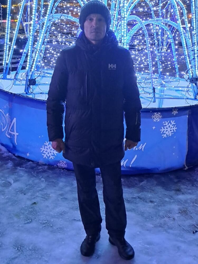  40520653  Vladimir, 45 ,    