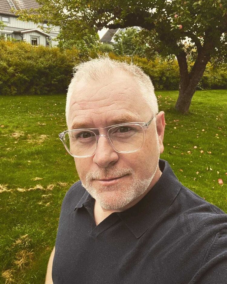  44691183  Andrew, 61 ,    
