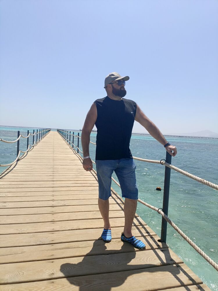 51443733  Viktor, 37 ,    