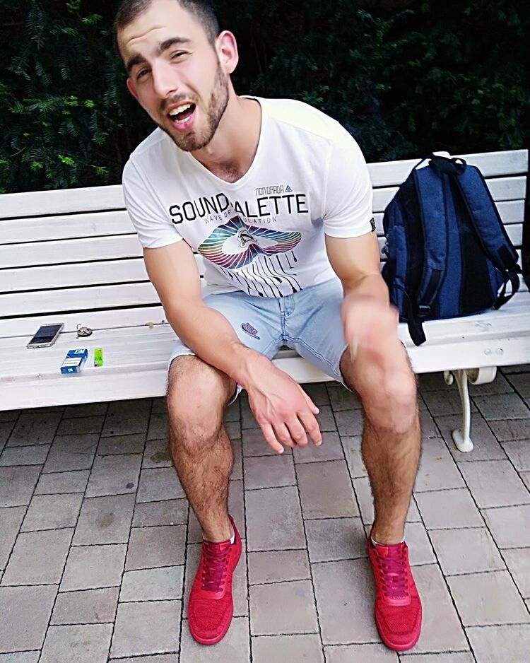  ,   Viktor, 30 ,   