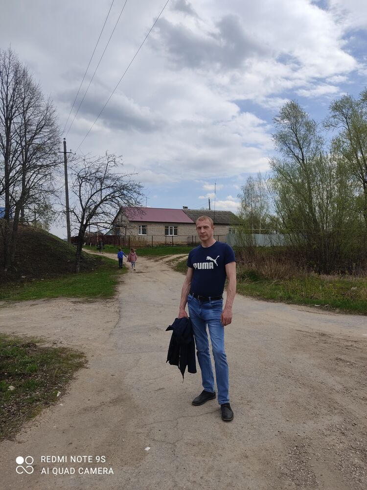  27611873  Viktor, 40 ,    
