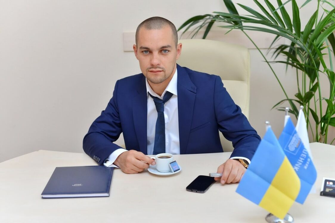  ,   Artem, 38 ,   ,   , c 