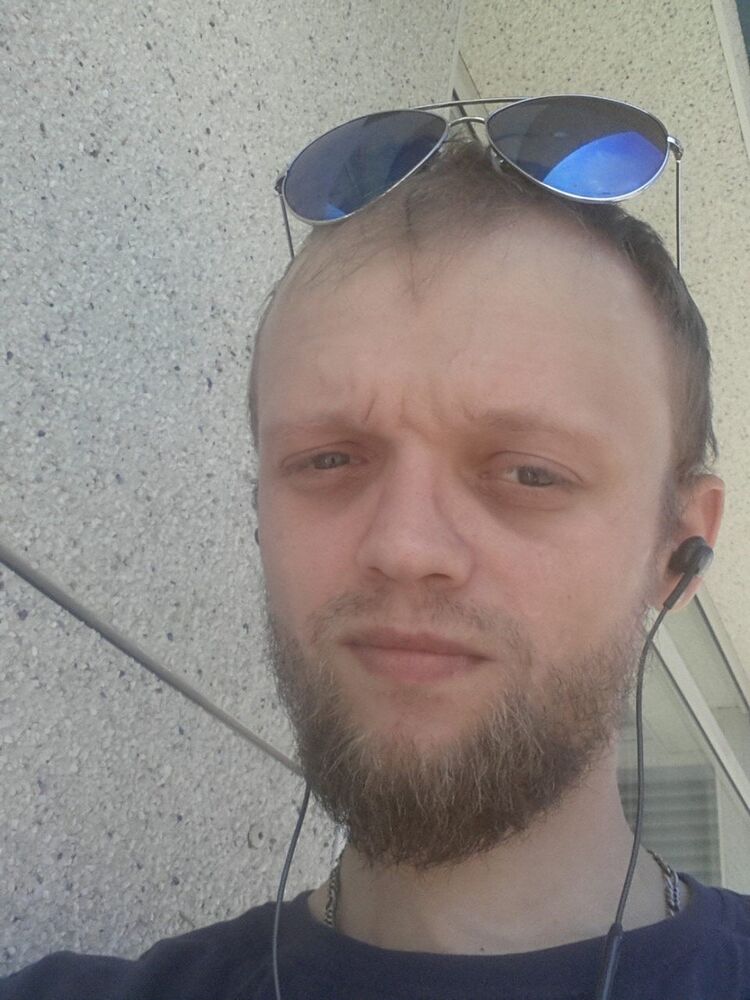  ,   Eduard, 35 ,   