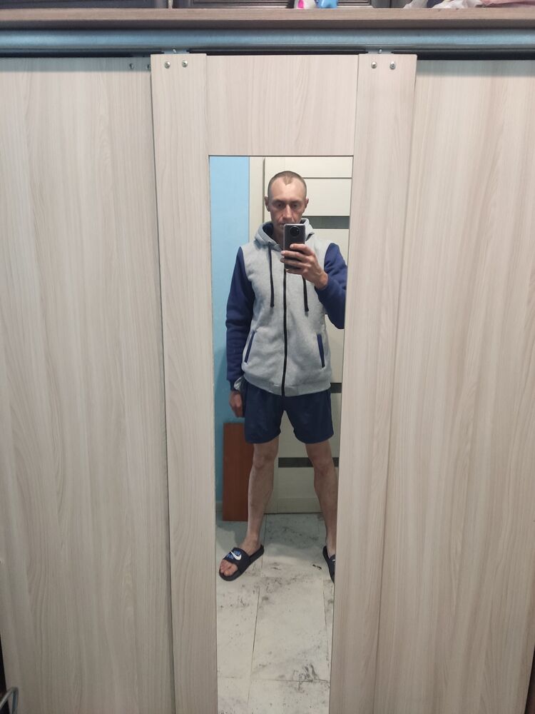  53202853  , 32 ,    -