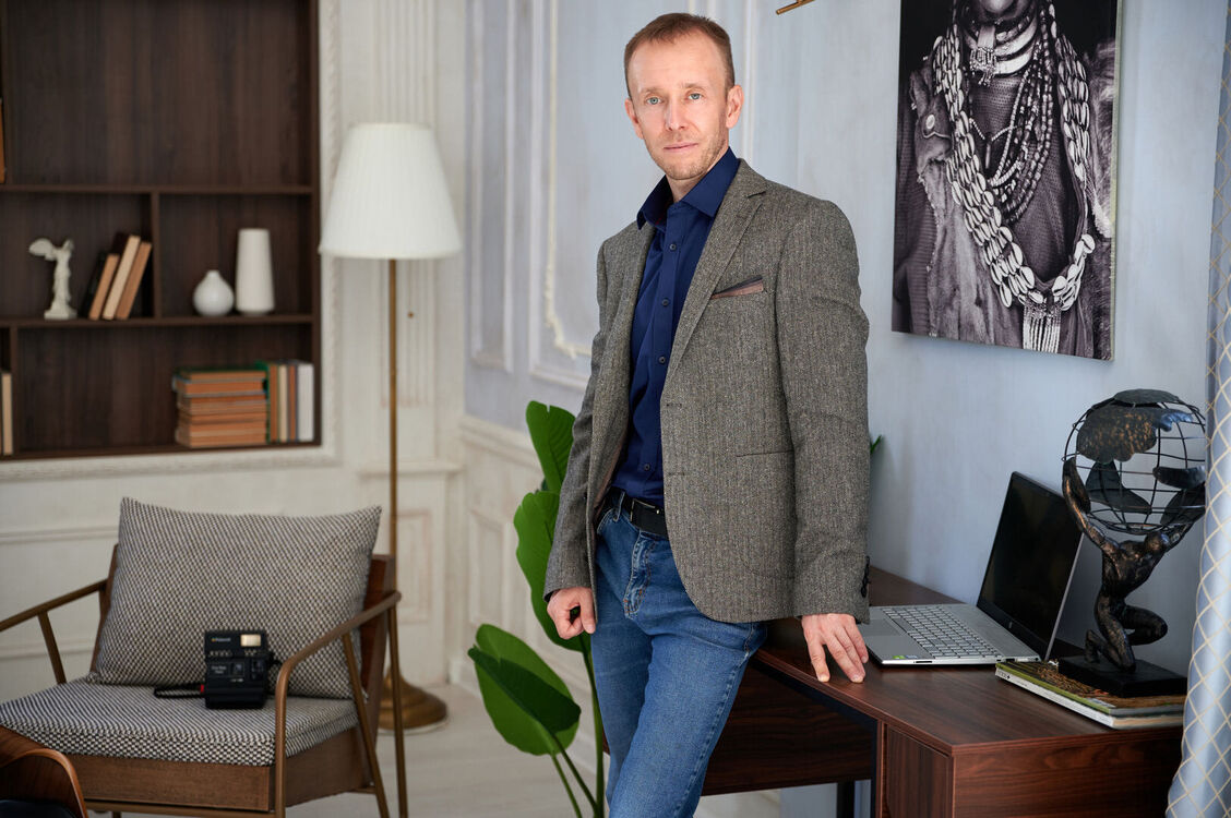  ,   Ihar, 44 ,     , c 
