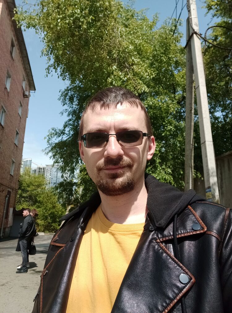  34664463  Denis, 39 ,    