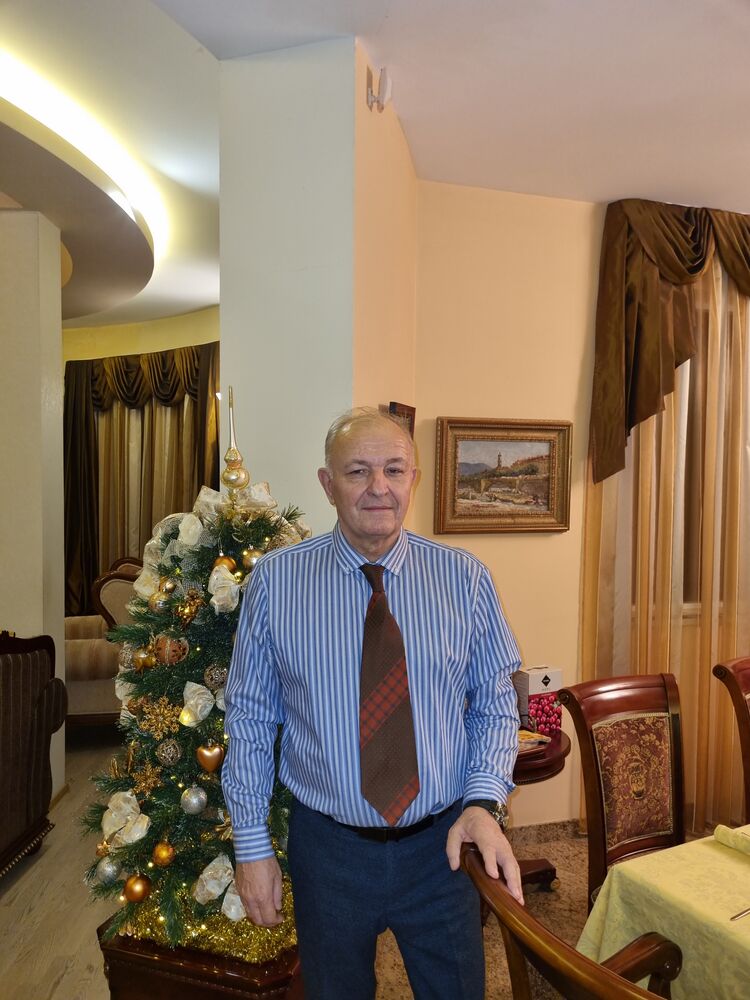  51429973  Viktor, 67 ,    