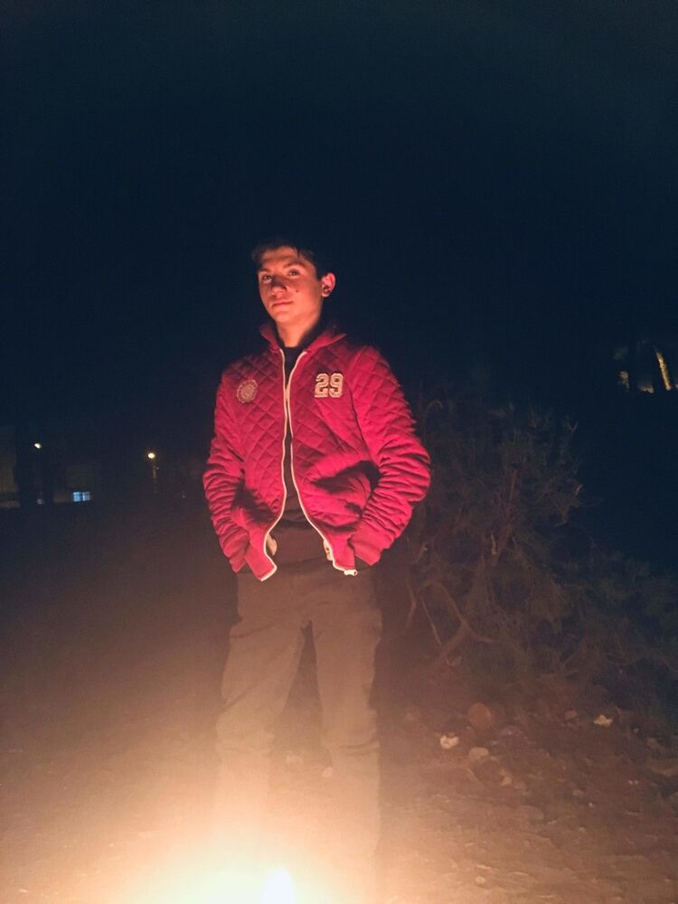  18315783  George, 24 ,    