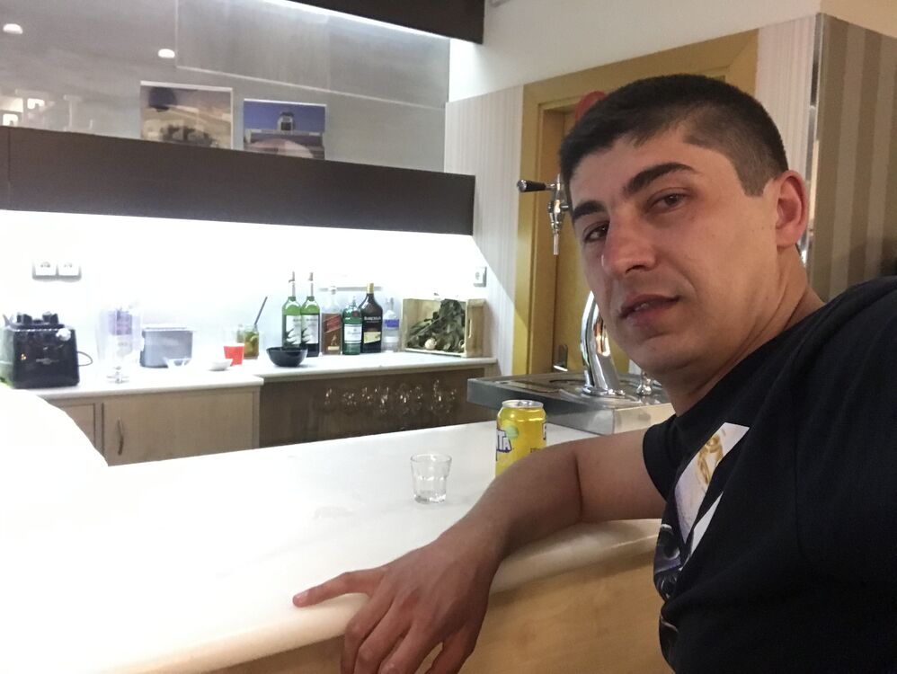  30209693  Gevorg, 29 ,    