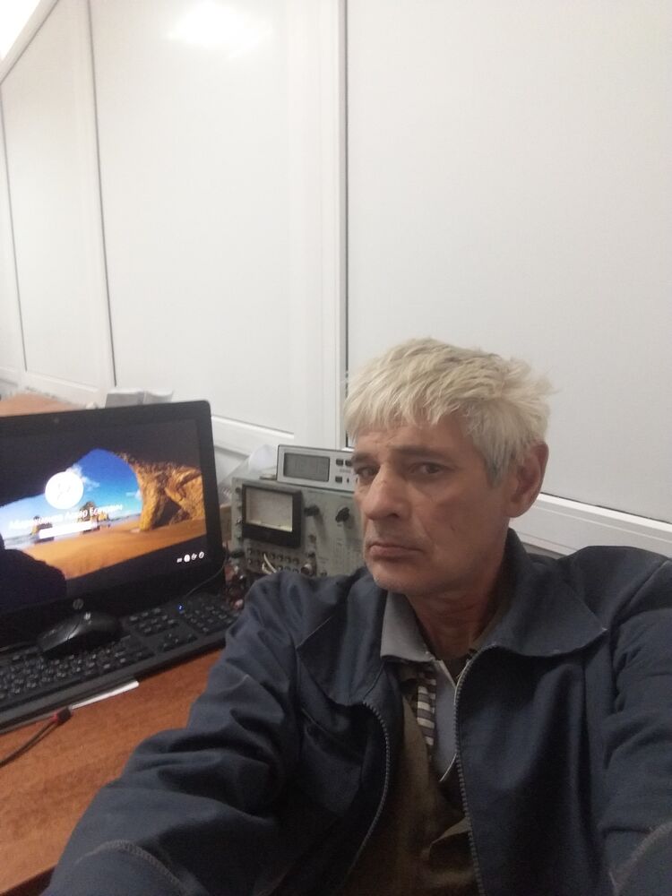  37311763  Dmitrii, 54 ,    