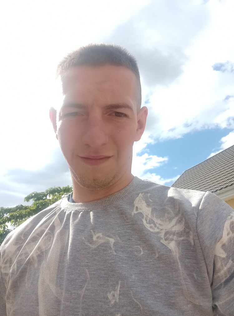  37225663  Anton, 26 ,    
