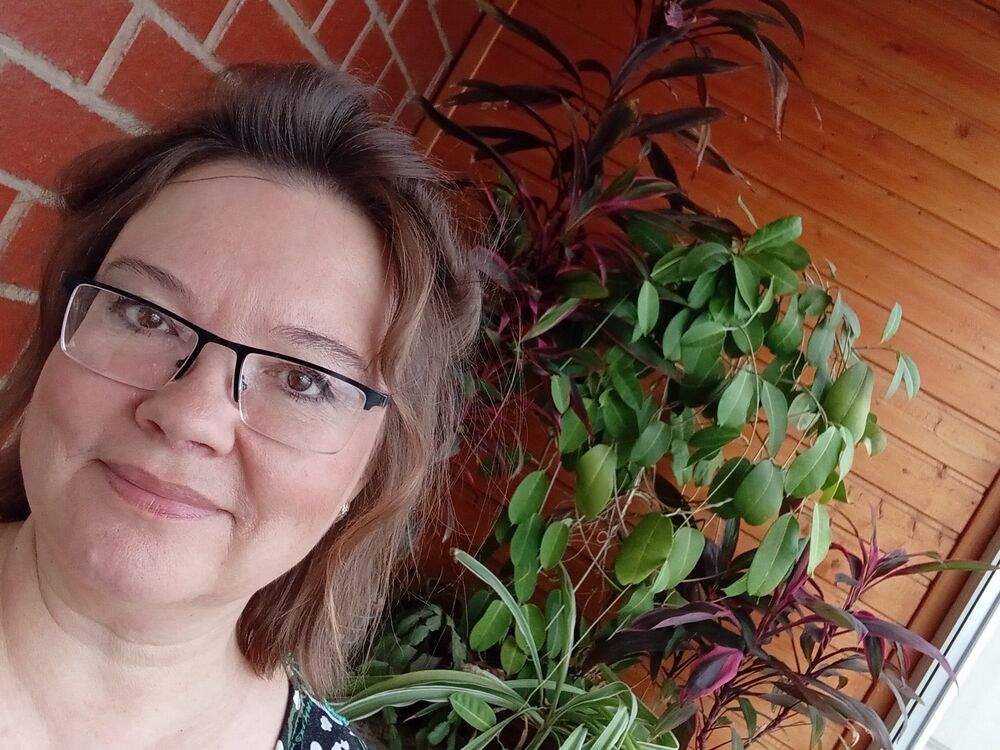  54362593  Regi, 52 ,    