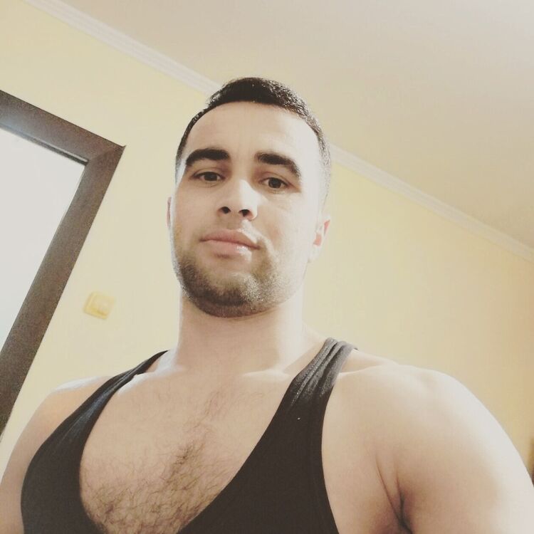  37841263  Abubakr, 35 ,    