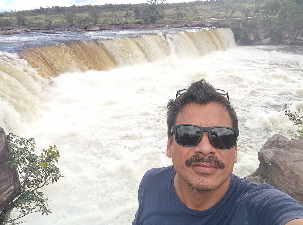  53076993  Luis Basulto, 41 ,    Santa Fe