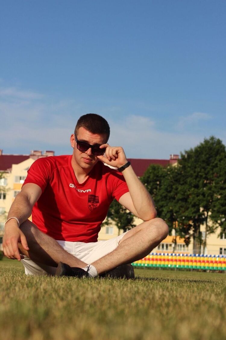  34301723  Denis, 28 ,    