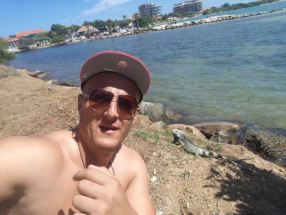  21043143  Alexanddru, 34 ,    