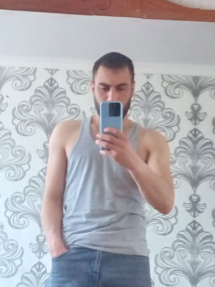  46804733  Emin, 29 ,    