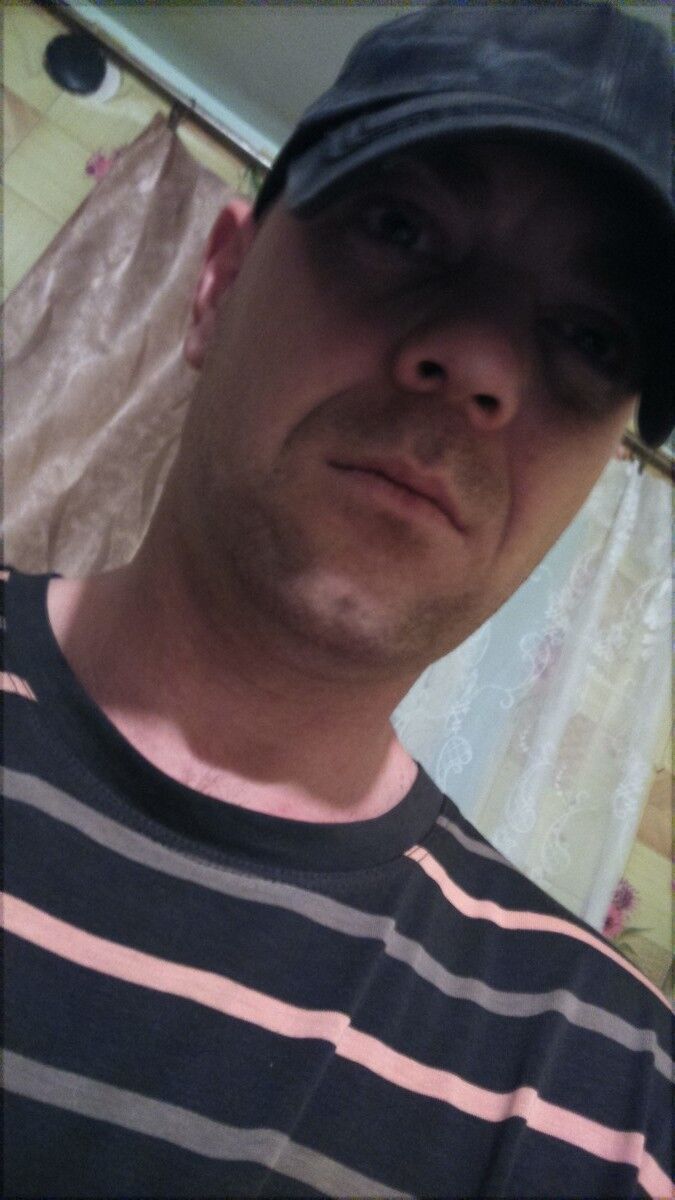  ,   Tom, 44 ,   