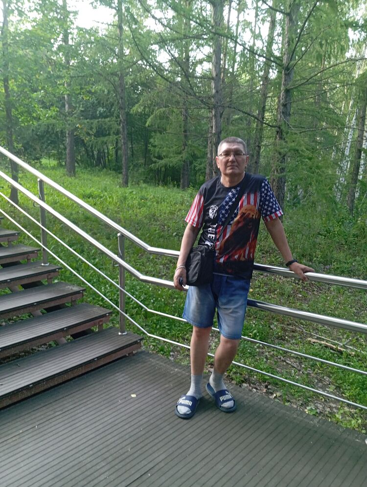  52546383  Yury, 49 ,    