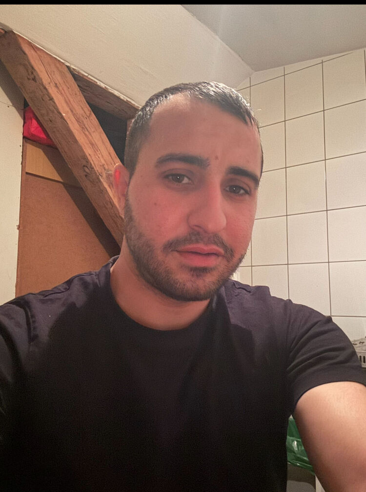  39786123  Yasin, 29 ,    