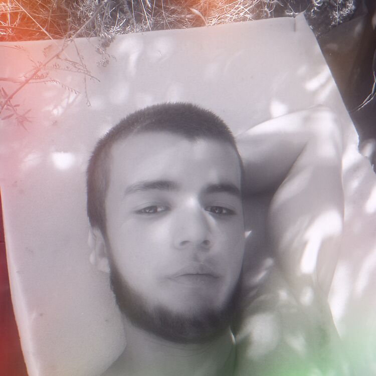  46647073  , 21 ,    