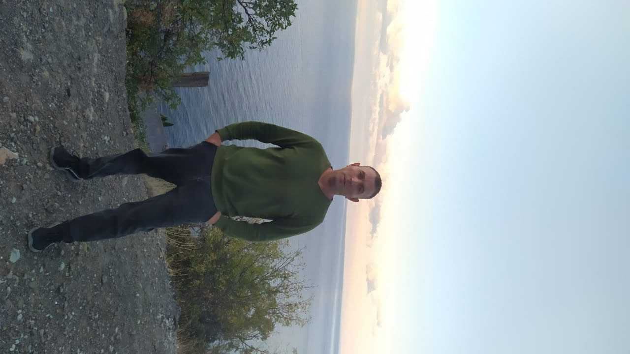  29594383  Eles, 40 ,    