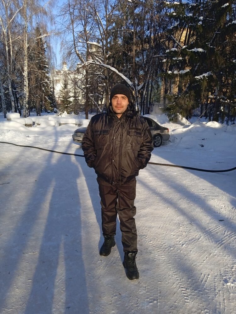  42013293  Pavel, 33 ,    