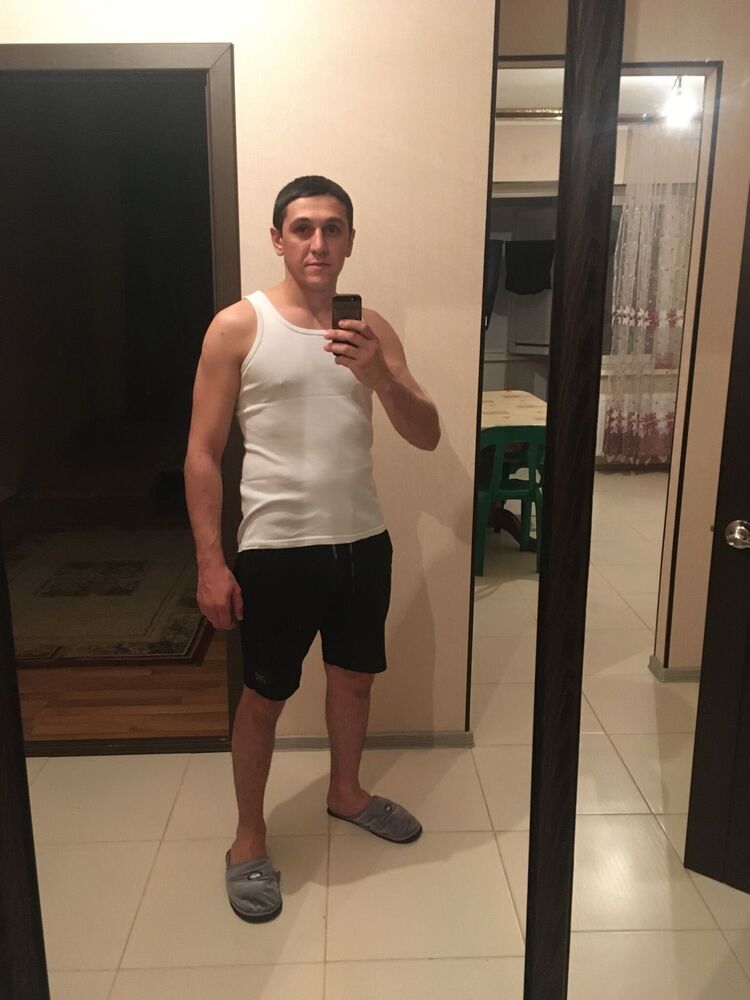  ,   Gagik, 36 ,  