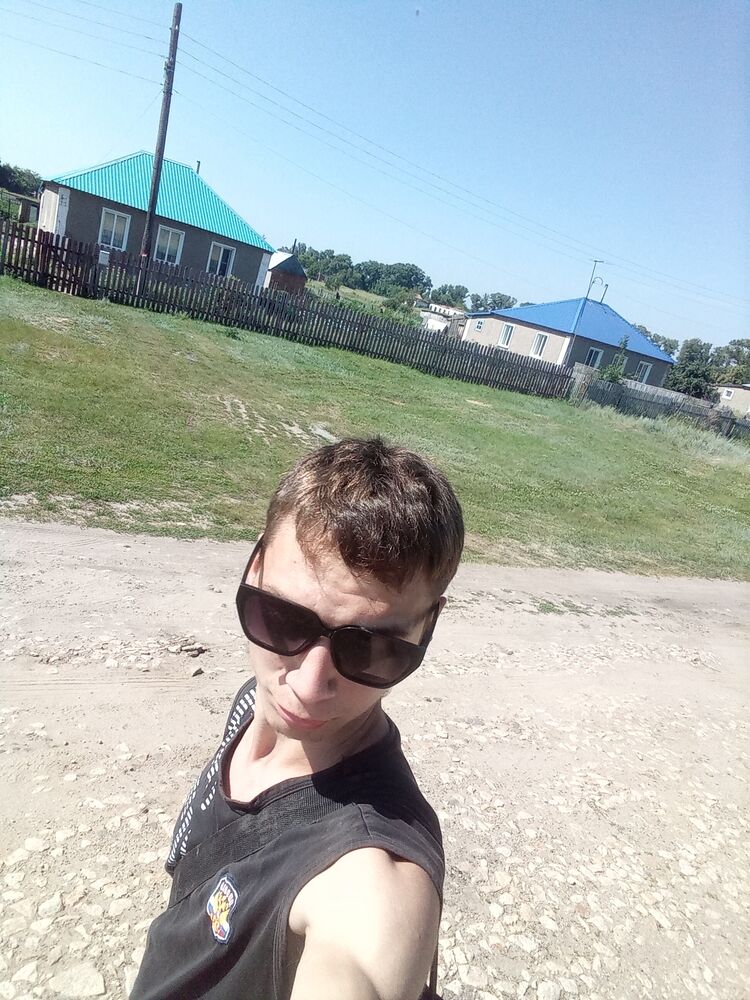  44450973  Aleksej, 21 ,    
