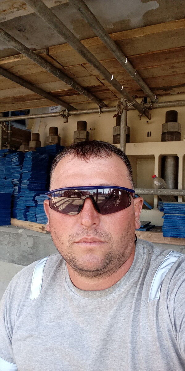  17900233  Elshad, 45 ,    