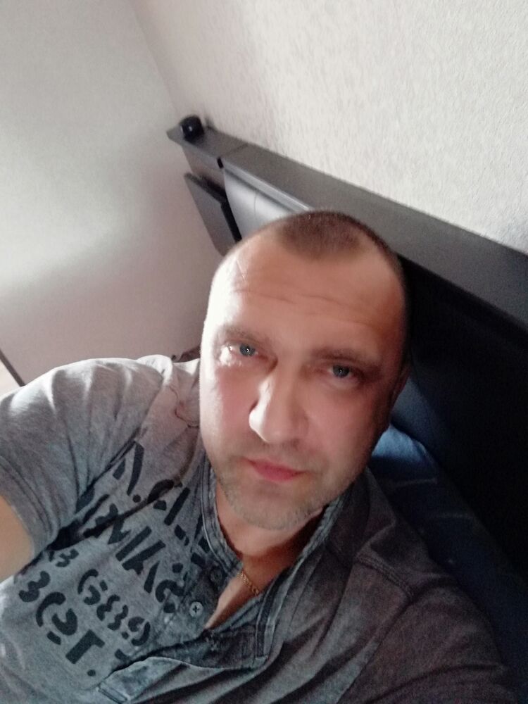  34430483  Valentin, 49 ,    