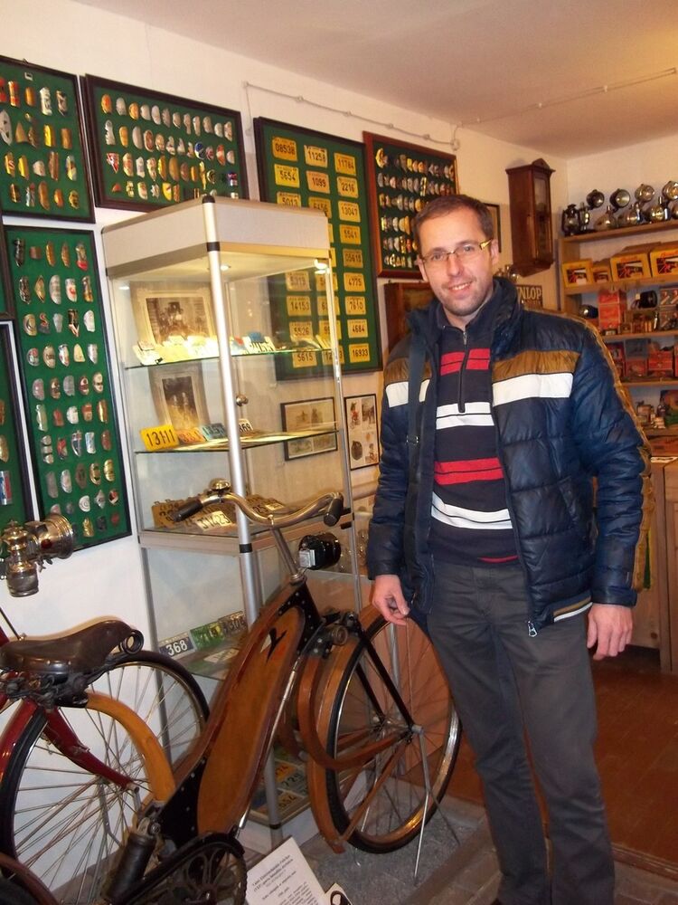  ,   Pavel, 47 ,   ,   , c 