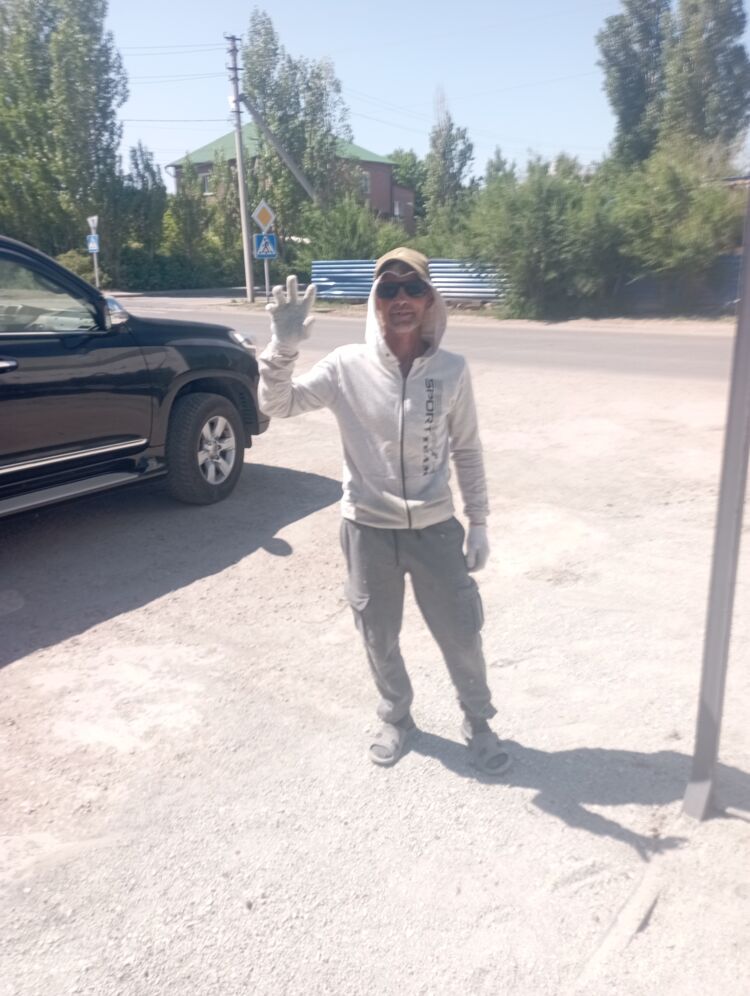  39315493  Sergei, 52 ,    