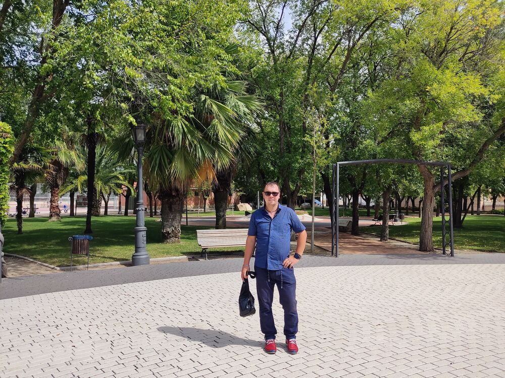  38445123  Sergij, 43 ,    