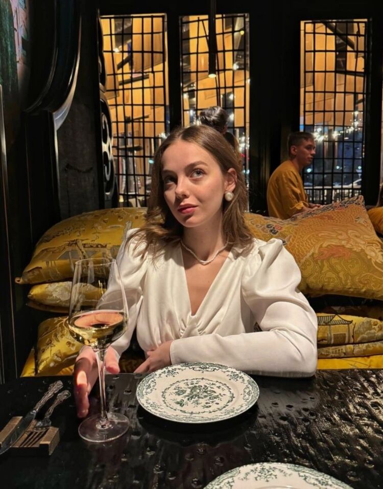  ,   Daria, 25 ,   ,   