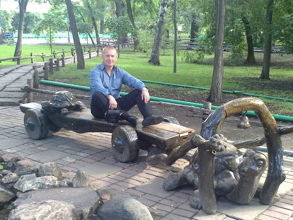  4558033  Maxim, 46 ,    