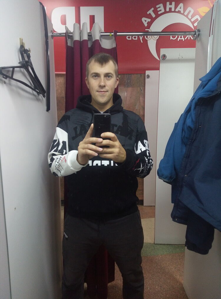  21424413  Daniil, 33 ,    