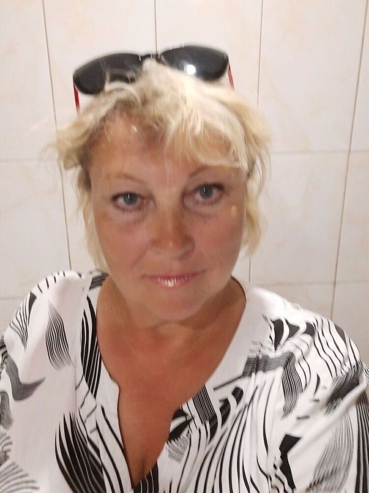  43644143  Elena, 62 ,    