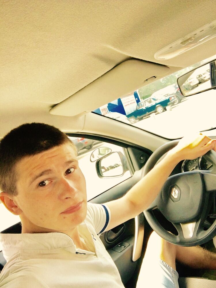  25715083  Alexander, 28 ,    