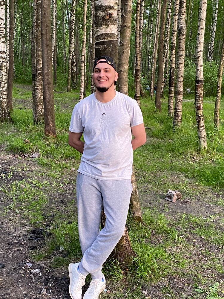  27041243  Arturo, 35 ,    -