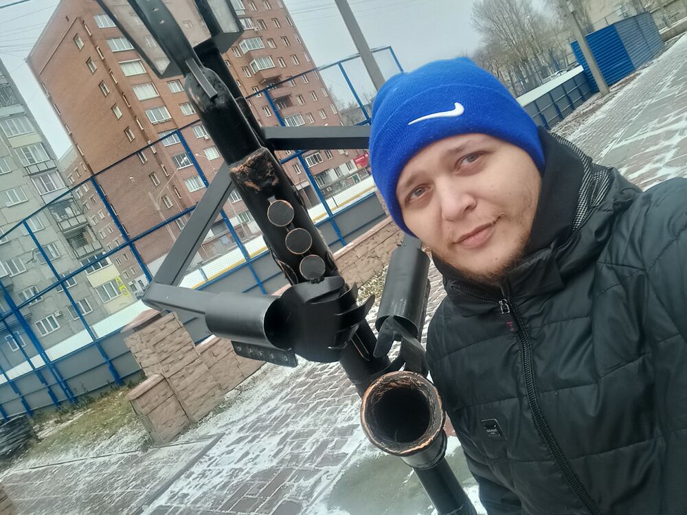  43722633  Lucker, 32 ,    