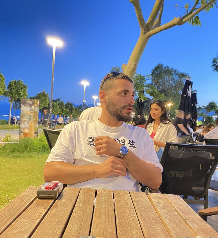  46888633  Atakan, 30 ,    