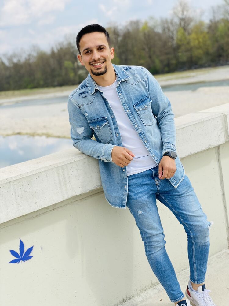  33382333  Adam, 30 ,    Sulzbach-Rosenberg